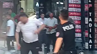 Yalova'da Bıçaklı Saldırı: 2 Yaralı, Olay Yerine Satırlar Fırlatıldı