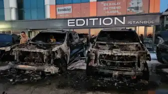 Bakırköy'de Oto Galeri Yangını: 4 Lüks Araç Zarar Gördü, 50 Milyon TL Hasar Oluştu