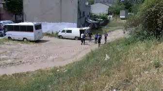Bağcılar'da Park Halindeki Araçta Ceset Bulundu