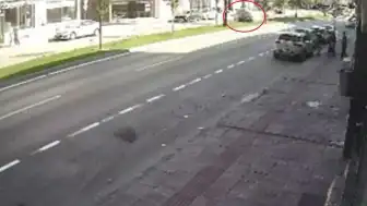 Bursa İnegöl'de otomobilin refüje ve direğe çarparak takla atması sonucu 2 kişi yaralandı