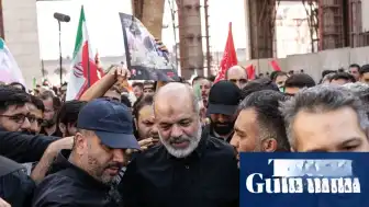 Hormuz Boğazı'nda Gerilim Tırmanıyor: İran Kontrolü Güçlendiriyor, Liderin Cenazesiyle Eş Zamanlı