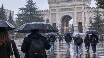 İstanbul'da Olumsuz Hava Koşulları Nedeniyle 24 Üniversitede Yüz Yüze Eğitime Bir Gün Daha Ara Verildi