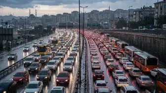İstanbul'da Sağanak Yağış Etkili: Trafik Yoğunluğu Yüzde 89'a Ulaştı