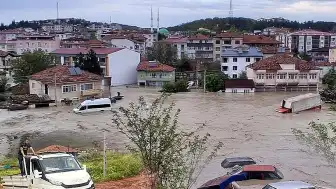 5 İlde Sağanak Yağış: Bodrum Katları Su Bastı, Ulaşım Aksadı