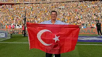 Acun Ilıcalı, Hull City'nin Premier Lig'e Yükselişini Taraftarlarla Kutladı