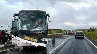 Aksaray'da Tur Otobüsü Refüje Çarptı: 16 Yaralı