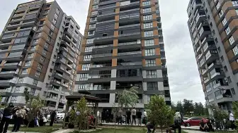 Apartman Sakini, Asansörde Mahsur Kalanları Kurtarmak İsterken Boşluğa Düşerek Hayatını Kaybetti