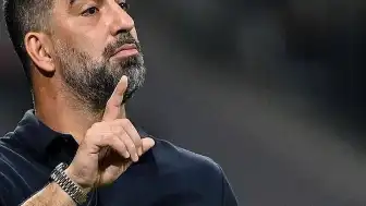 Arda Turan'ın Maçında Sirenler Çaldı: Futbolcular Sahayı Terk Etti