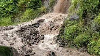 Artvin Borçka'da Yoğun Yağışlar Sel ve Heyelanlara Neden Oldu, Köy Yolları Kapandı