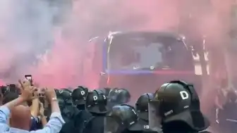 Barcelona Taraftarları Kendi Otobüslerini Taşladı: Rakip Takım Sandılar