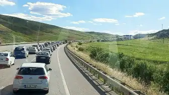 Bayram Tatili Sonrası Dönüş Yolunda Trafik Kabusu: Ankara ve İzmir Yolları Kilitlendi