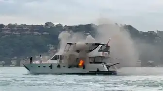 Bebek Sahili'nde Tur Teknesinde Yangın: Mürettebat Kurtuldu