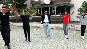 Burhaniye'de Genç Folklor Ekibi Gösterilere Hazırlanıyor