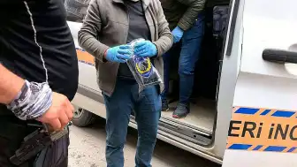 Bursa'da Polisten Kaçan Şüphelinin Üzerinden Ruhsatsız Tabanca ve Mermiler Çıktı