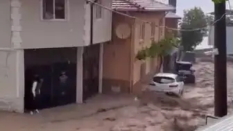 Bursa'nın Keles ve İnegöl ilçelerinde sağanak sele neden oldu: Evleri su bastı, çatı çöktü