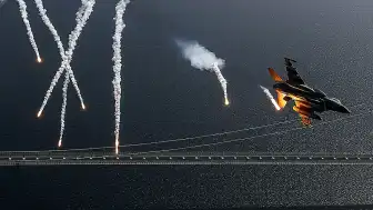 Çanakkale Semalarında Savaş Uçakları Nefes Kesti