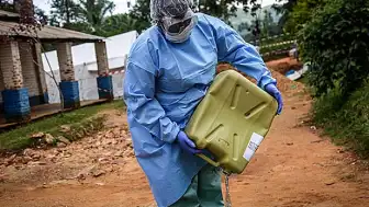 Demokratik Kongo Cumhuriyeti'nde Ebola Salgını: Savaş, Finansman Kesintileri ve Toplumsal Şüphecilik Tehdidi