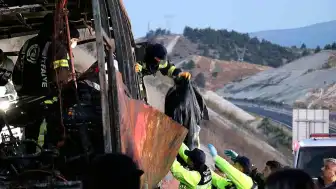 Denizli'de Otobüs Kazası: 8 Kişi Hayatını Kaybetti, 33 Yaralı