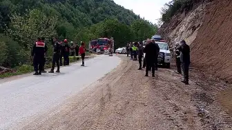 Düzce'de Kamyonet Dereye Devrildi: 1 Kişi Hayatını Kaybetti
