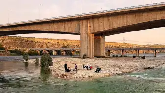 Fırat Nehri'nde Su Seviyesi Yükseldi, 8 Kişi Adacıkta Mahsur Kaldı