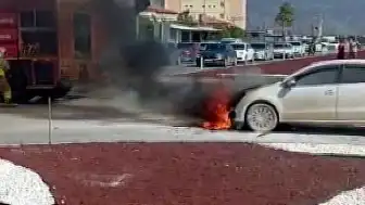 Hatay'da Seyir Halindeki Otomobil Alev Aldı