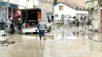Havza'da Sel Afeti: 12 Kişi Hafif Yaralandı, Eğitime Ara Verildi