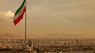 İran'dan ABD Hava Saldırısına Füzelİ Misilleme: Körfez'de Gerilim Tırmandı