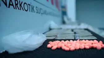 İstanbul'da 1 Ton Yakın Uyuşturucu Hap Ele Geçirildi