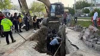 Konya'da Göçük Altında Kalan 2 İşçi Kurtarıldı
