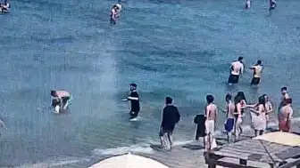 Kuşadası'nda 70 Yaşındaki Çinli Turist Boğulmaktan Kurtarıldı