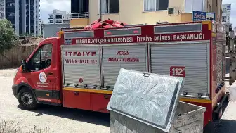 Mersin'de Spot Eşya Dükkanının Arkasındaki Eşyalar Alev Aldı, Çevreye Yoğun Duman Yayıldı