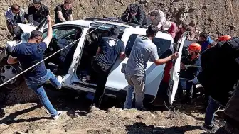 Muş'ta Çaya Düşen Otomobildeki Sürücü Yaralandı