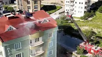 Nevşehir'de Çatı Katındaki Mutfakta Yangın: İtfaiye Büyümeden Söndürdü