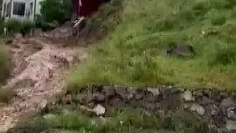 Osmaniye'de Sağanak Nedeniyle Prefabrik Ev Devrildi