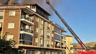 Pamukkale'de Apartman Çatısında Yangın: Hasar Meydana Geldi