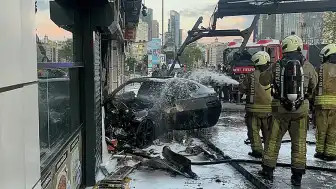 Şişli'de Otomobil İş Yerinde Yangına Neden Oldu: 2 Yaralı