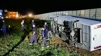 Taraftarları Taşıyan Midibüs Devrildi: 25 Yaralı