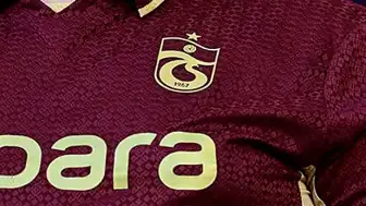 Trabzonspor Taraftarının Aracındaki Bayrağa Bıçaklı Saldırı