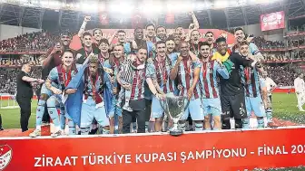 Trabzonspor'da Türkiye Kupası Sevinci ve Transfer Hareketliliği: Onana Kalıyor mu?
