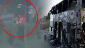 Tuzla'da Tur Otobüsü Motor Kısmından Alev Aldı: 43 Yolcu Tahliye Edildi