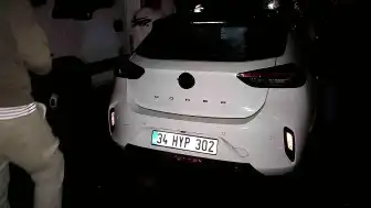 Üsküdar'da Park Halindeki Üç Araç Alevlere Teslim Oldu