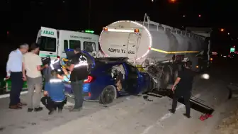 Adana TAG Otoyolu'nda Tankerle Çarpışan Otomobilde Can Kaybı ve Yaralanmalar