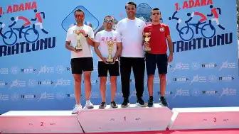 Adana'da İlk Aquatlon ve Triatlon Yarışları Tamamlandı: Sporcular Madalyalarını Aldı