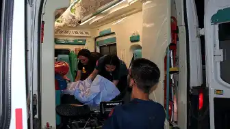 Aksaray'da Parkta Biber Gazı ve Bıçaklı Saldırı: 17 Yaşındaki Genç Ağır Yaralandı