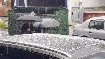 Ardahan'da Etkili Olan Dolu Yağışı Kenti Beyaza Büründürdü