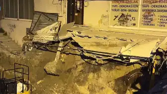 Avcılar'da Temel Kazısı Nedeniyle Çöken Merdivenli Bina Tahliye Edildi
