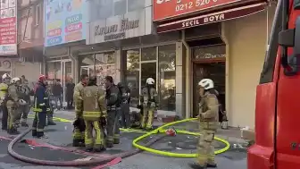 Bağcılar İSTOÇ’ta Bir İş Yerinde Çıkan Yangın Kontrol Altına Alındı