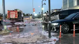 Bakırköy'de Galeride Bulunan 4 Lüks Otomobil Cayır Cayır Yandı