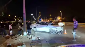Bursa Osmangazi'de Makas Atan Otomobil İki Aracı Dereye Sürükledi: 6 Yaralı
