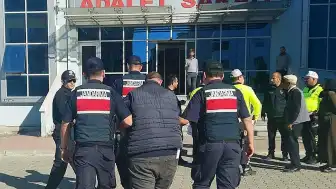 Edirne'de Durdurulan Takside 4 Kaçak Göçmen Yakalandı, Sürücü Tutuklandı